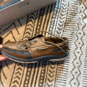 Mens sperrys never worn